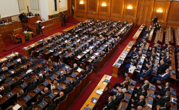 Парламентът се съобрази с ветото на Радев: Следствието остава в прокуратурата