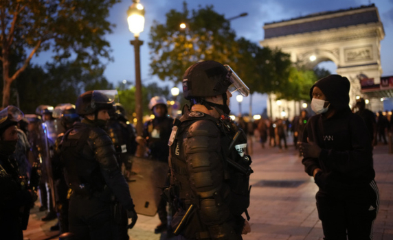 Най-малко 78 задържани при размирици във Франция, но ситуацията е по-спокойна