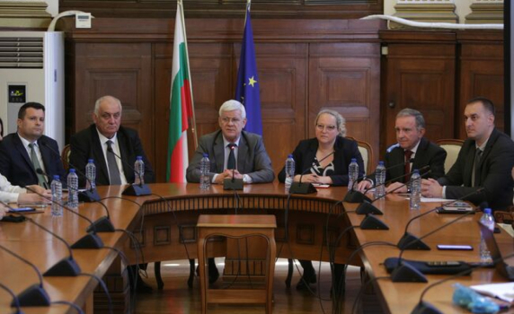 Министър Кирил Вътев: Ще работим за повече български храни, произведени с български суровини