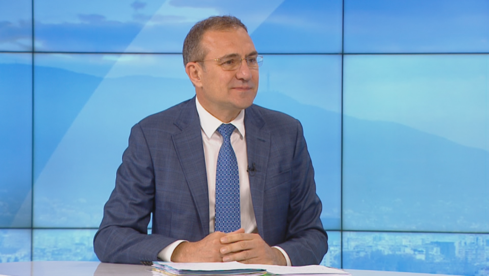 Гуцанов: Посещението на Зеленски е много странно - кой го е поканил и какво ще се говори с него?