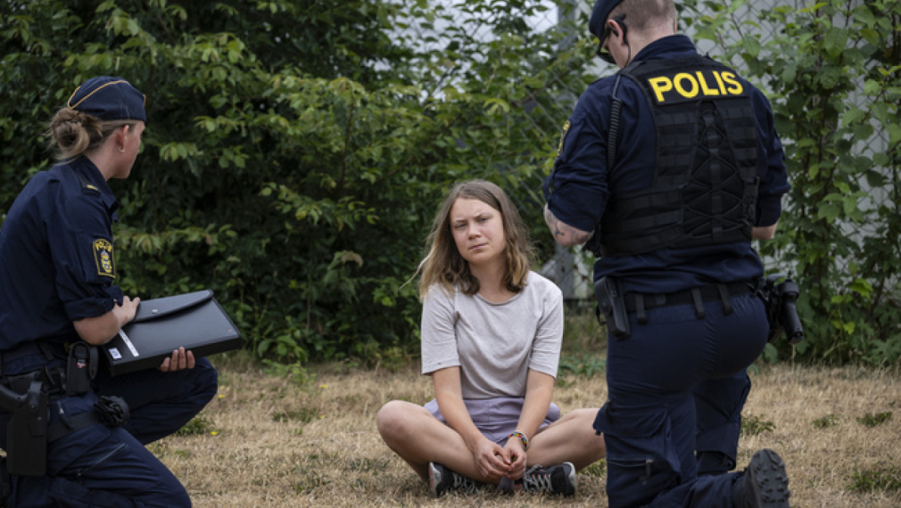 Грета Тунберг е обвинена в неизпълнение на полицейско разпореждане