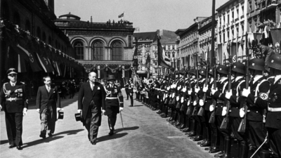 Премиерът Кьосеиванов на среща с Хитлер през юли 1939 г. Според пресата "България отива към Оста"
