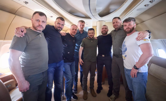 Зеленски върна в Украйна петима командири на батальона "Азов"