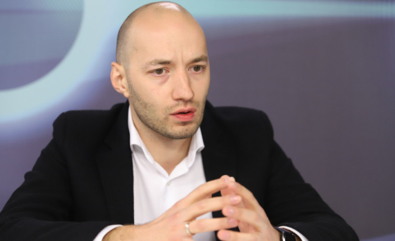 Димитър Ганев: На балотаж може всички да се обединят срещу Васил Терзиев, под риск е от перфектна буря