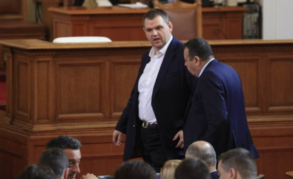 ДПС праща Пеевски в правната комисия в НС, Карадайъ напуска конституционната