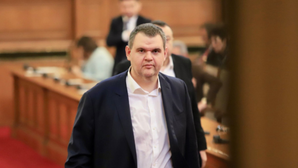 Освободиха Пеевски от комисията по конституционни въпроси, става член на правната комисия