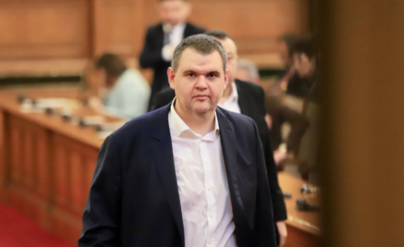 Освободиха Пеевски от комисията по конституционни въпроси, става член на правната комисия