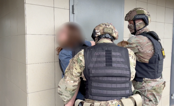 В Русия задържаха ЛГБТ активист, превеждал пари за украинските въоръжени сили