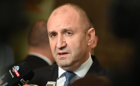 Радев: Украйна настоява да води тази война, сметката се плаща от цяла Европа