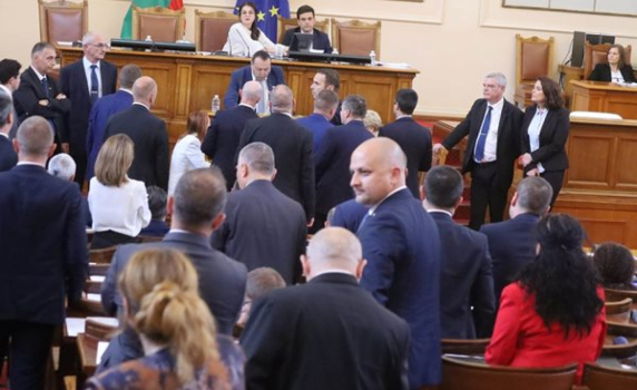 Депутатите светкавично прекратиха концесията на "Лукойл"