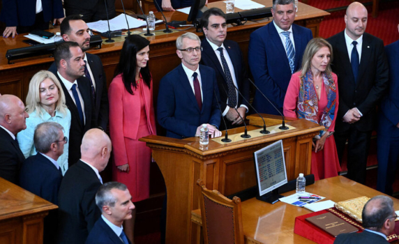 "Галъп": 78,1% от българите са против още оръжия за Украйна, 71,9% са против еврото