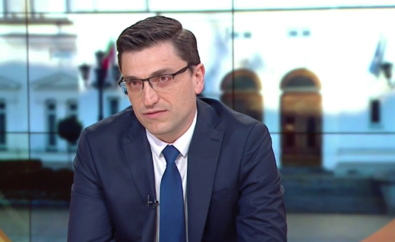 "Промяната" плаши Радев с импийчмънт, ако продължава да разединява