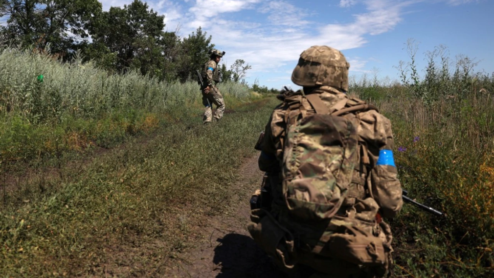 Украински войници пред "Киев пост": Духът ни е много нисък. За всеки 100 метра земя, губим 4-5 мъже, хвърлят ни напред като месо