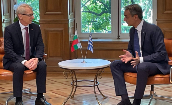 Премиерът: Обсъжда се украинско зърно да се превозва през България с влакове до гръцките пристанища
