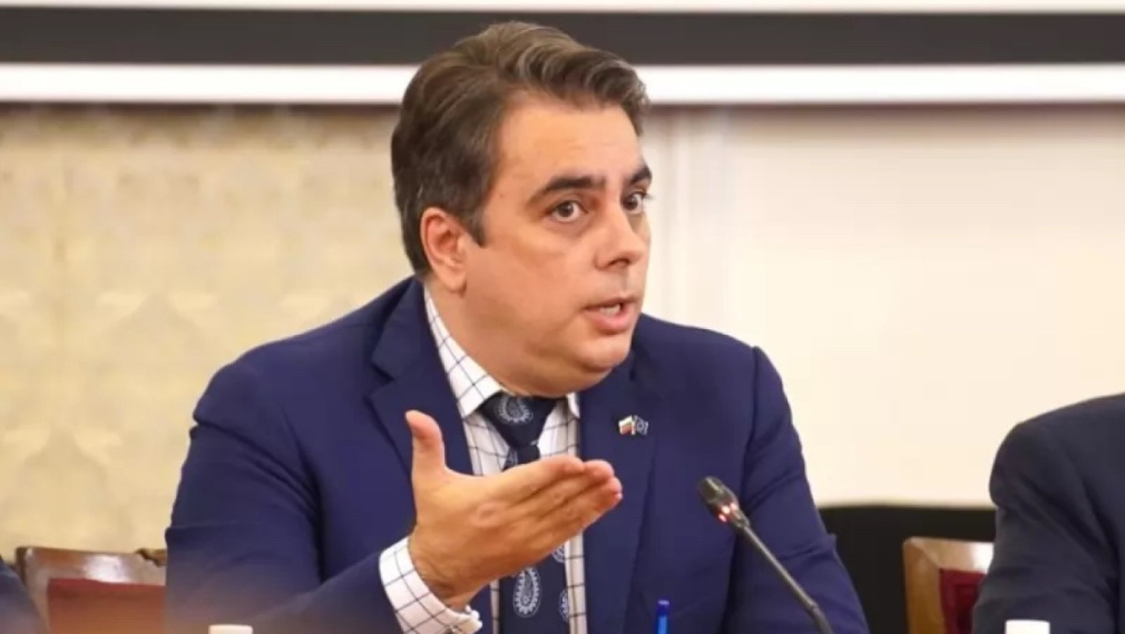 Асен Василев се отрече от Бюджет 2023 след бламиране от парламента