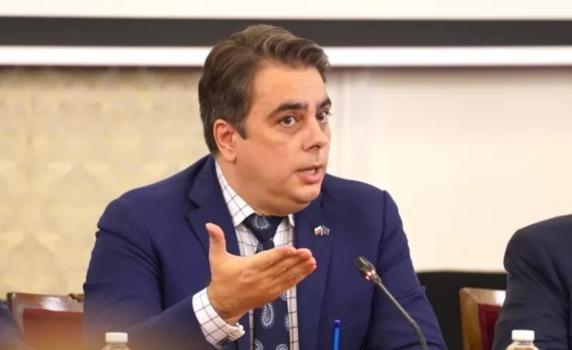 Асен Василев се отрече от Бюджет 2023 след бламиране от парламента