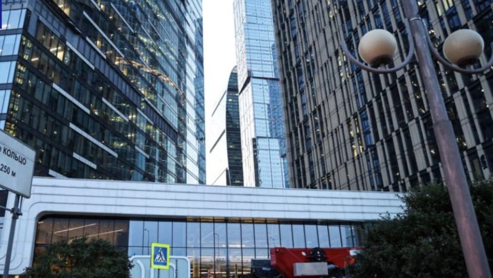 Дрон се вряза в бизнес сграда в Москва