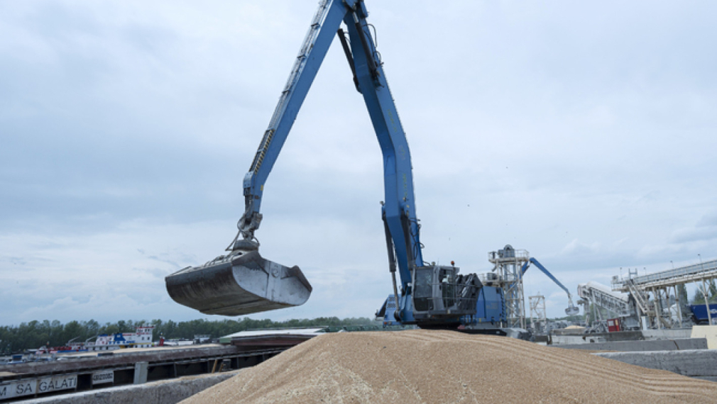 "Ройтерс": Русия атакува украински зърнени пристанища и предизвика покачване на цената на зърното
