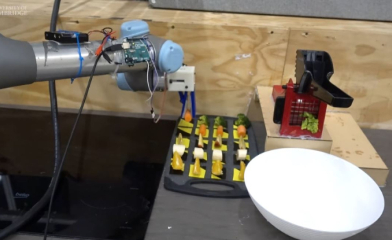 Робот пресъздава ястия само от гледане на видеоклипове
