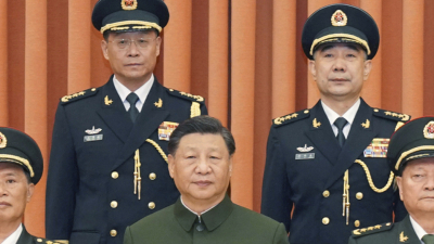 Китайският президент Си Цзинпин в средата който е и председател