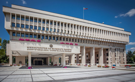 МВнР: Навлизането на руски военни кораби в Черно море е опасно и недопустимо