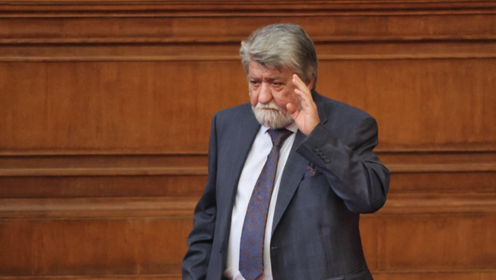 Депутатът от ГЕРБ Вежди Рашидов подаде оставка като председател на