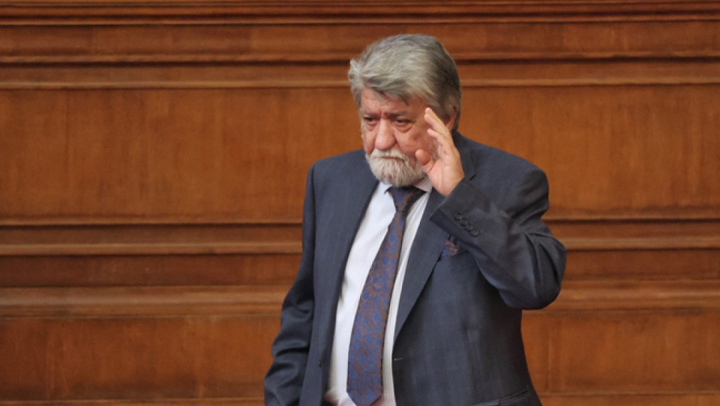 Вежди Рашидов подаде оставка като шеф на Комисията по култура и член на Изпълнителната комисия на ГЕРБ след думите си за жените жертви на насилие
