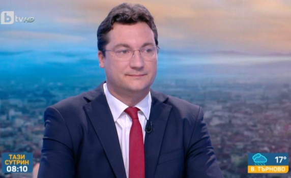 Крум Зарков: Законите не се пишат като пост във Фейсбук. В парламента всичко спешно излиза грешно