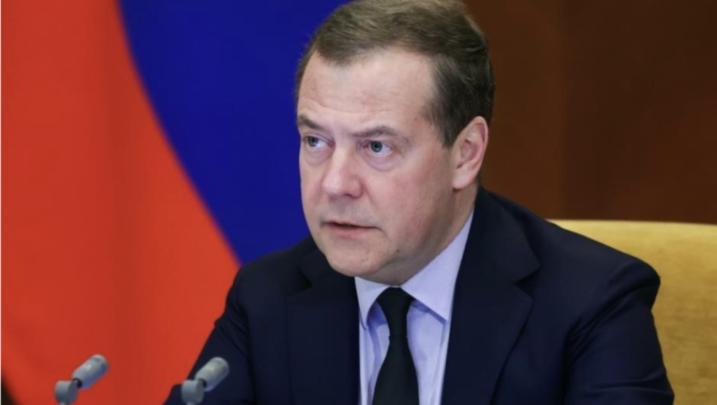 Медведев: САЩ отново водят война с чужди ръце срещу Русия, както на 8 август 2008 г.