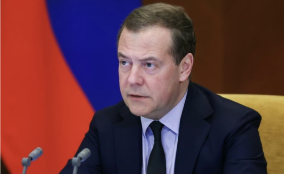 Медведев: САЩ отново водят война с чужди ръце срещу Русия, както на 8 август 2008 г.