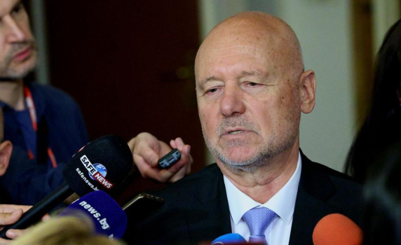 Тагарев: Руската дезинформация намали рязко желаещите за армията ни