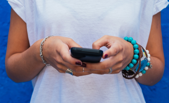 Все по-малко потребители пазят старите си телефони като резервни