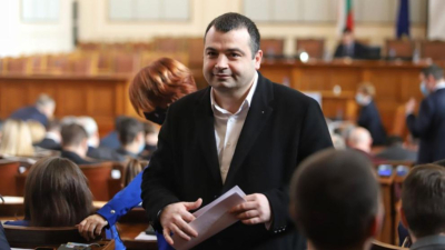 Следвайте Гласове в ТелеграмКонстантин Бачийски е единственият депутат от Продължаваме промяната