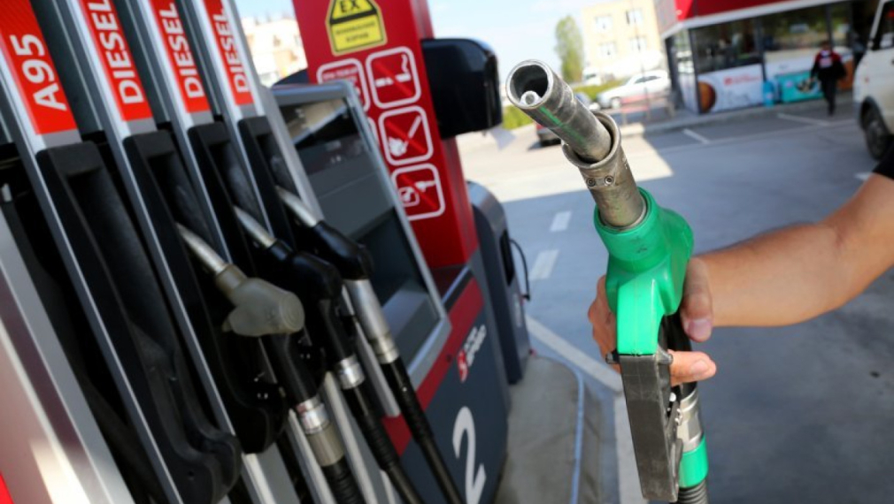 Цената на бензина надхвърли 2.70 лв. за литър