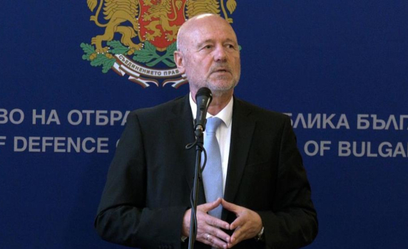 Тагарев за спирането на лицензите за бойна техника: Русия има големи претенции, но случаите са малко