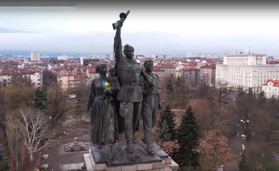 Областният управител на София поиска спешно план за безопасност за Паметника на Съветската армия