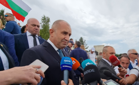 Радев: Каква е ролята на Алексей Петров в стъкмяването на коалицията, кой и какво му е обещавал?