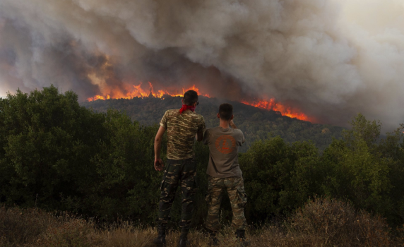 Арести в Гърция заради пожарите. Мигранти са обвинени в палежи, производство и притежание на експлозиви