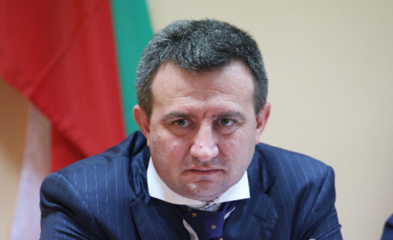 Министърът на икономиката назначи човек на Пламен Бобоков за шеф на ДКК