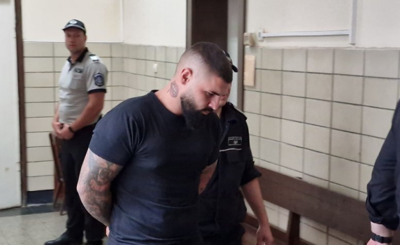 Обвиняемият Георги Георгиев е откаран на адреса на пострадалата Дебора, според свидетели