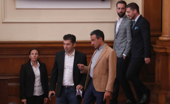 ПП-ДБ искат да седят до ГЕРБ, а не до "Възраждане" през новата парламентарна сесия