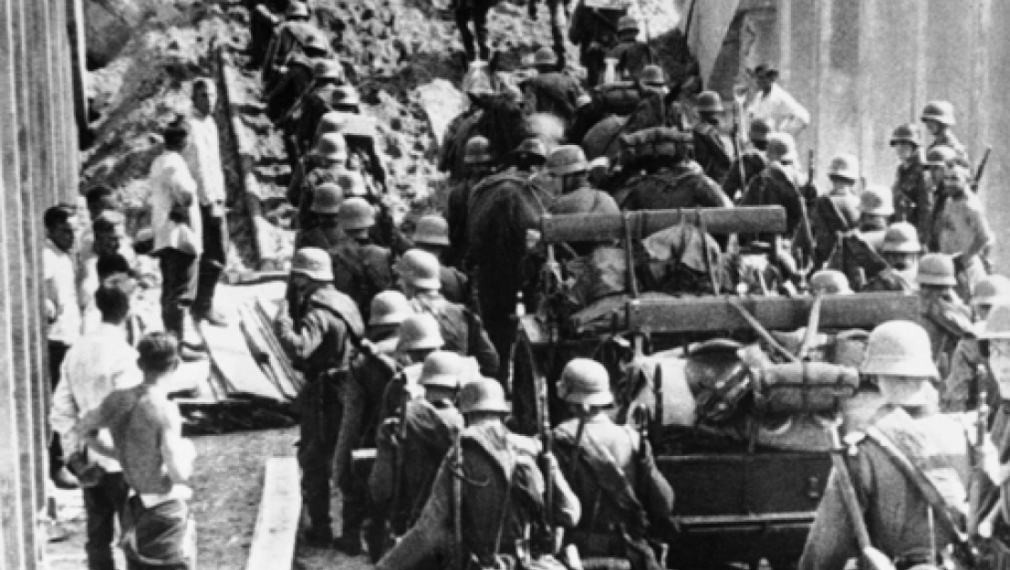 На 1 септември 1939 г. германски войски нахлуват в Полша,