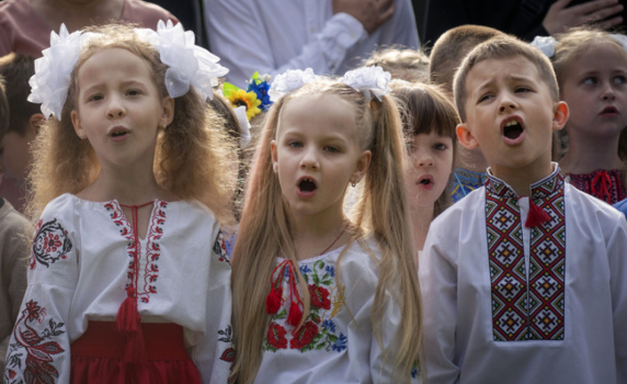 Украински деца от Харковска област заминаха на почивка в руския летен лагер "Артек"