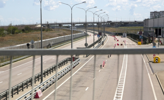 Русия затвори за кратко Кримския мост