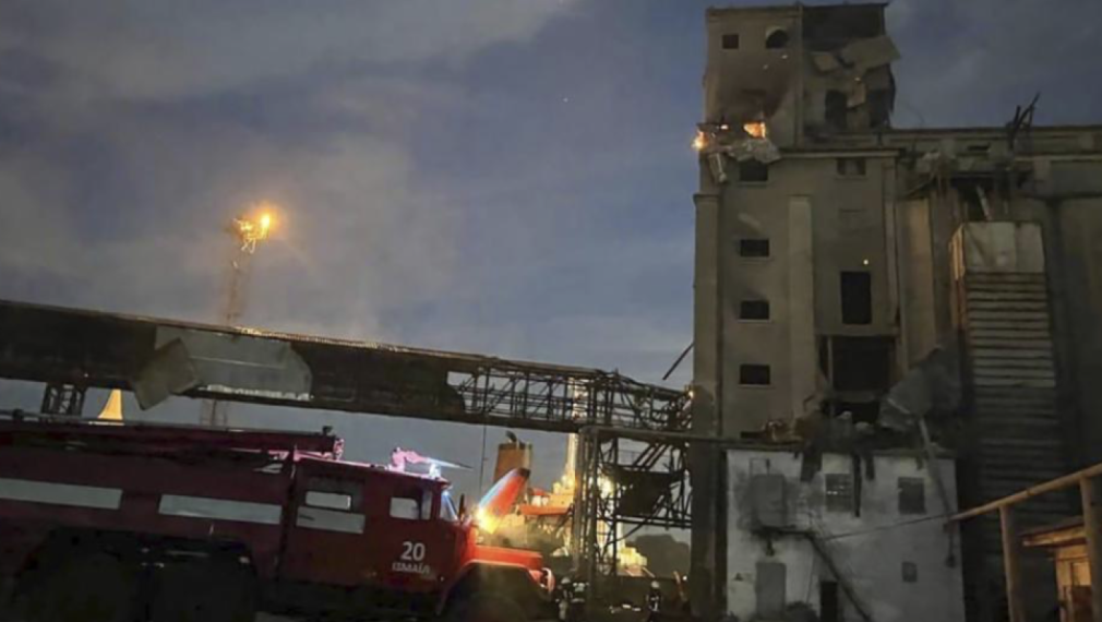 Украйна заяви, че е свалила 22 руски дрона, нанесени са щети на пристанището на Одеса