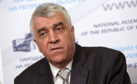 Румен Гечев: Върви манастирско шушукане между Борисов, Петков и Василев