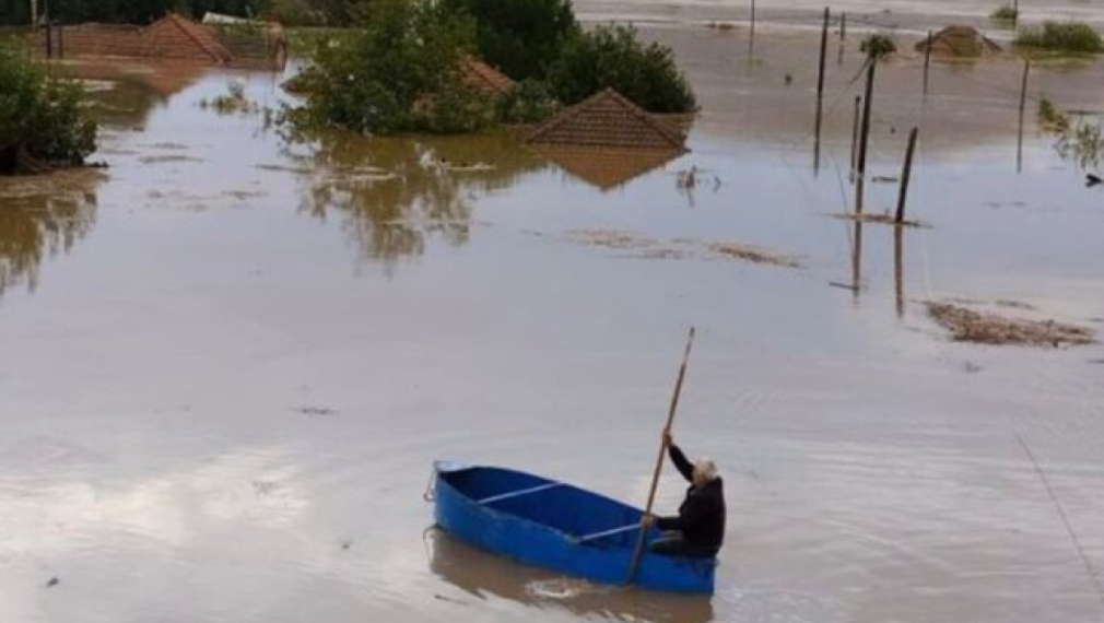 Поне шестима загинали и още толкова изчезнали при наводненията в Гърция
