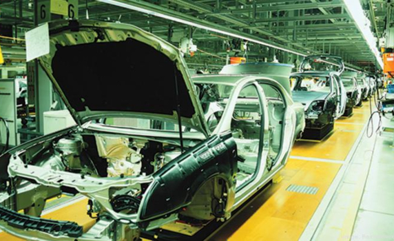 Автомобилни заводи в Чехия спират работа заради проблеми с доставчици