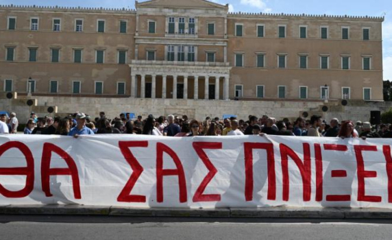 Хиляди на протест в Атина заради наводненията, настояват за спаведливост за жертвите