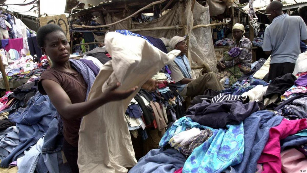 Европа залива Африка с използвани дрехи
